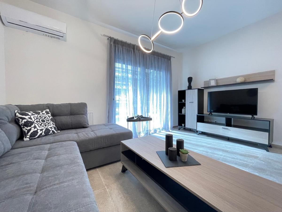 Modern Apartments Near Marina Flisvos Atenas Exterior foto